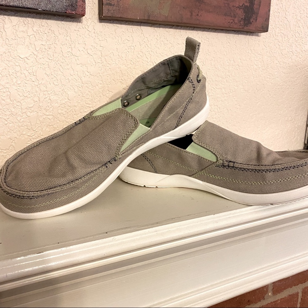 Crocs Walu slip-on loafers, EUC, khaki